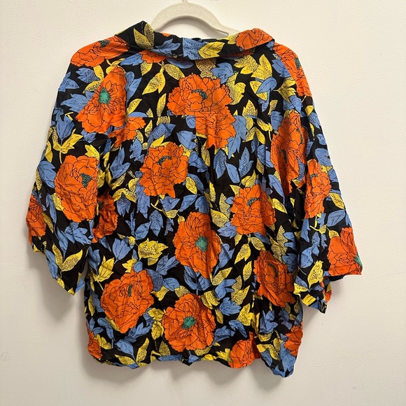Diane von Furstenberg “Hawaiian” button up collared top - Picture 3 of 5